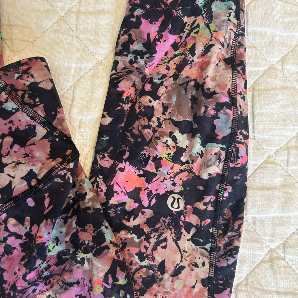 Lululemon leggings size 2 - Picture 2 of 8